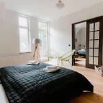 Apartamento Haus Wanderlust - Zwei In Einem Haus Für Bis Zu 13 Personen - Naturnah, Stilvoll Eingerichtet - Ideal Für Familien Und Gruppen