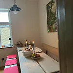 Apartamento Haus Wanderlust - Zwei In Einem Haus Für Bis Zu 13 Personen - Naturnah, Stilvoll Eingerichtet - Ideal Für Familien Und Gruppen *