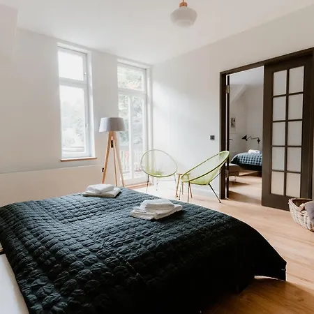 Appartamento Haus Wanderlust - Zwei In Einem Haus Fuer Bis Zu 13 Personen - Naturnah, Stilvoll Eingerichtet - Ideal Fuer Familien Und Gruppen