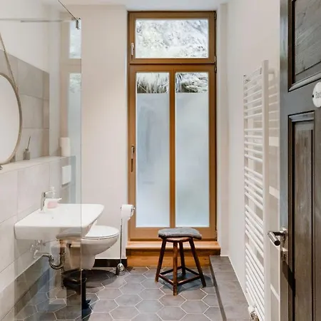 Appartamento Haus Wanderlust - Zwei In Einem Haus Fuer Bis Zu 13 Personen - Naturnah, Stilvoll Eingerichtet - Ideal Fuer Familien Und Gruppen *
