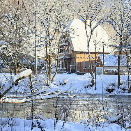 Haus Wanderlust - Zwei In Einem Haus Fuer Bis Zu 13 Personen - Naturnah, Stilvoll Eingerichtet - Ideal Fuer Familien Und Gruppen شقة *