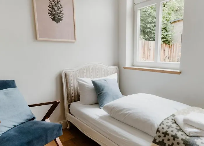 Haus Wanderlust - Zwei In Einem Haus Fuer Bis Zu 13 Personen - Naturnah, Stilvoll Eingerichtet - Ideal Fuer Familien Und Gruppen شقة